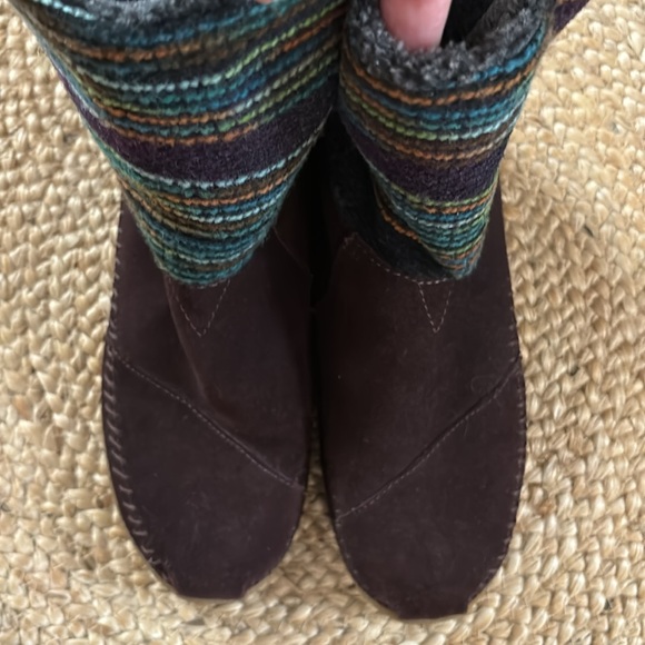 Toms brown suede mocassin boots with colorful knit 🧶 design size 9 - Picture 7 of 8